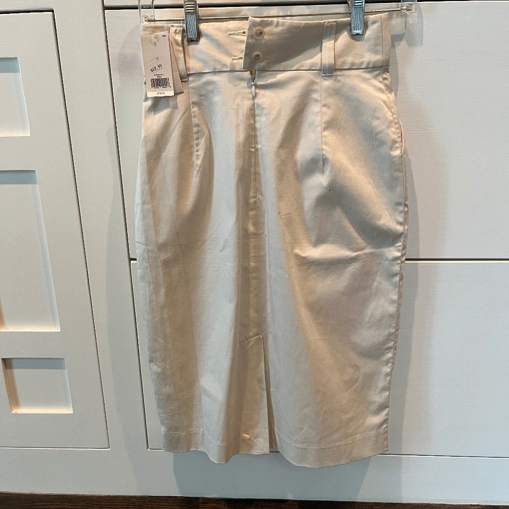 White Banana Republic pencil skirt - tags still attached